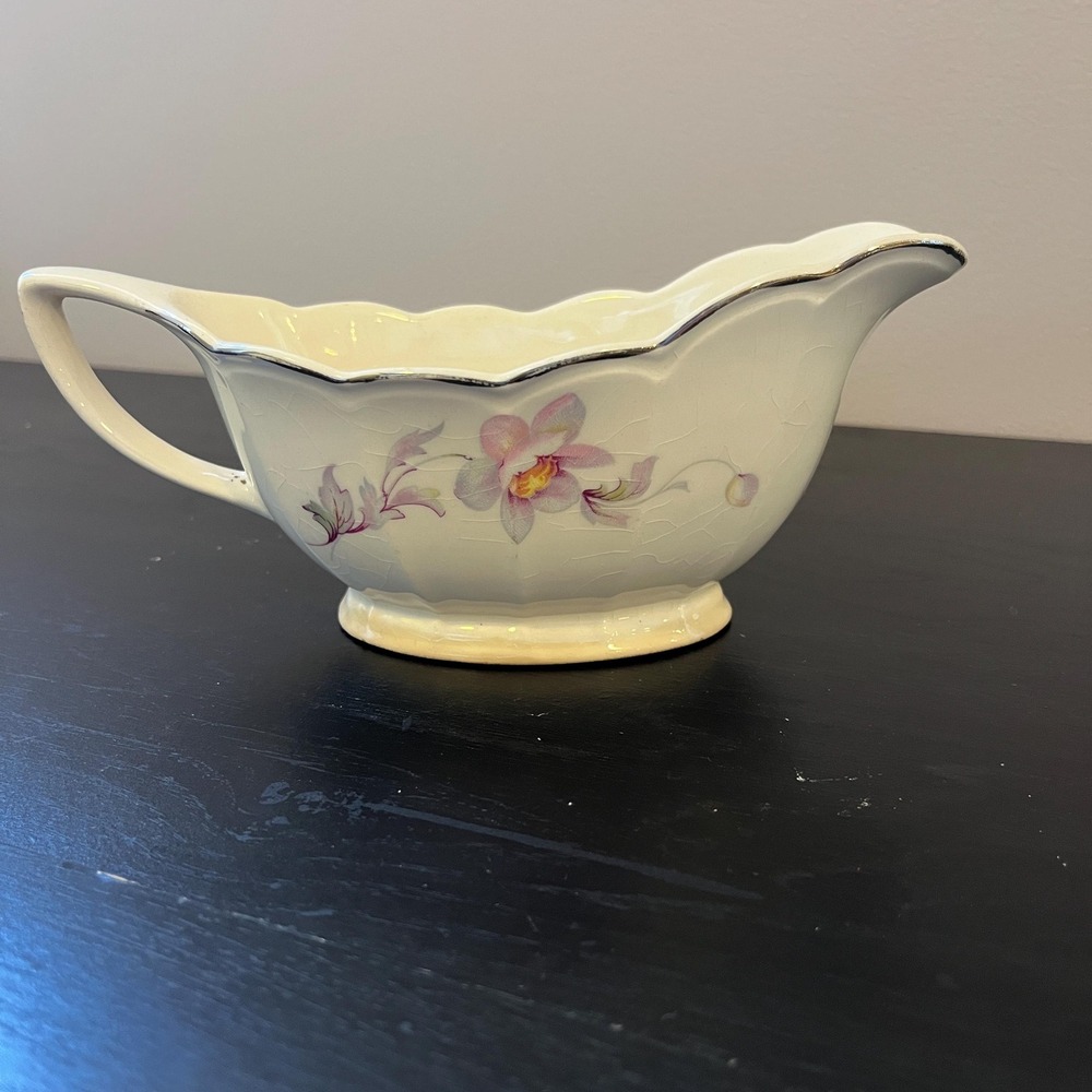 Vintage Floral Gravy Boat Cream Ivory Scalloped Rim Cottage Farmhouse‎